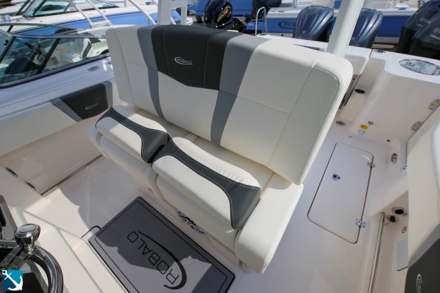 New 2023 Robalo R270  Boat for sale